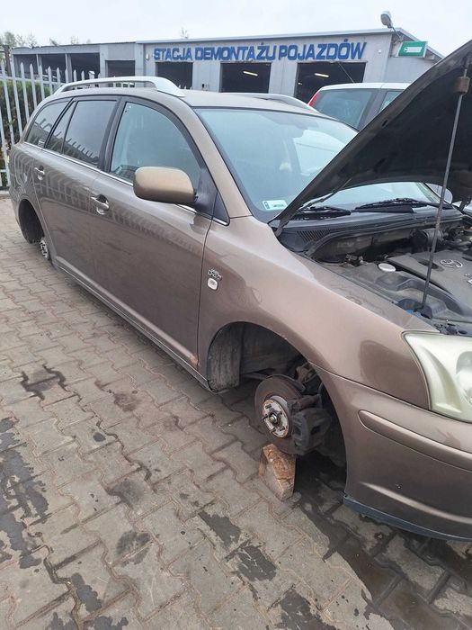 toyota avensis t25 2.0b cała na cęści