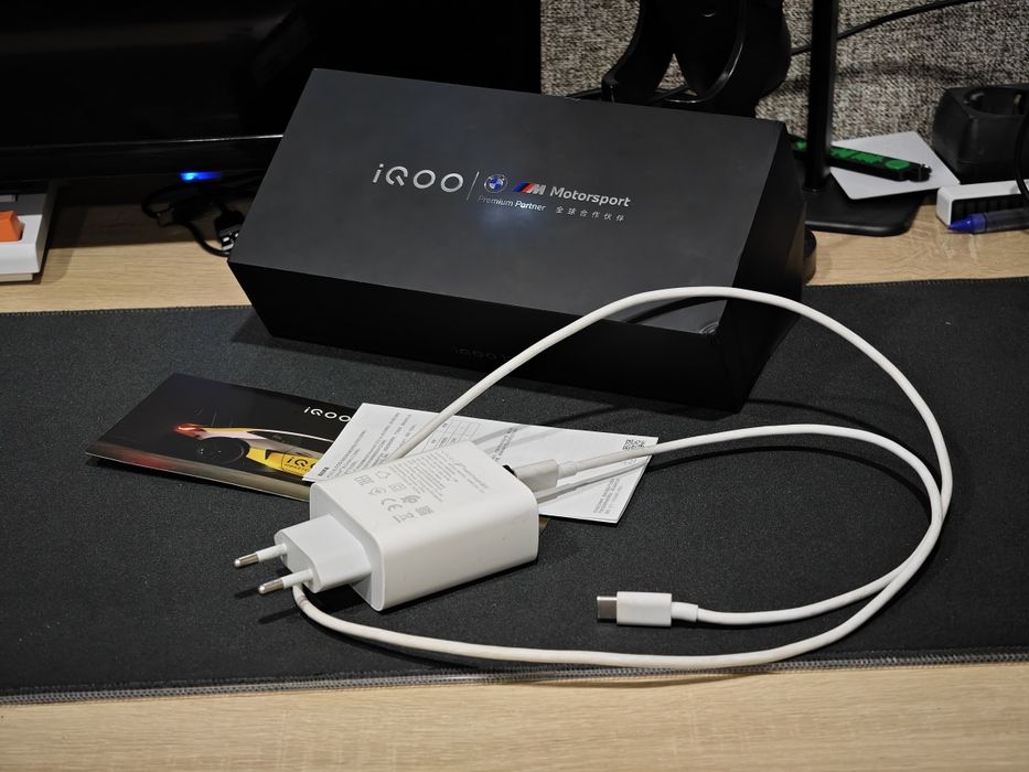 Телефон Vivo iqoo 12  12/256