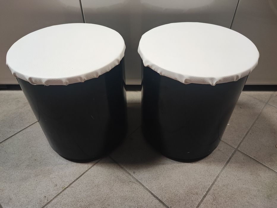 Pufy, taborety, biało-czarne