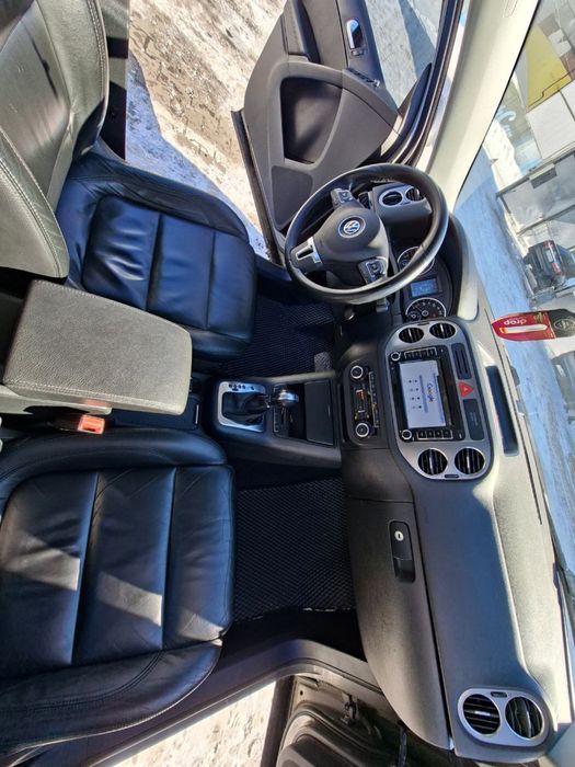 Volkswagen Tiguan 2010 автомат бензин 2.0