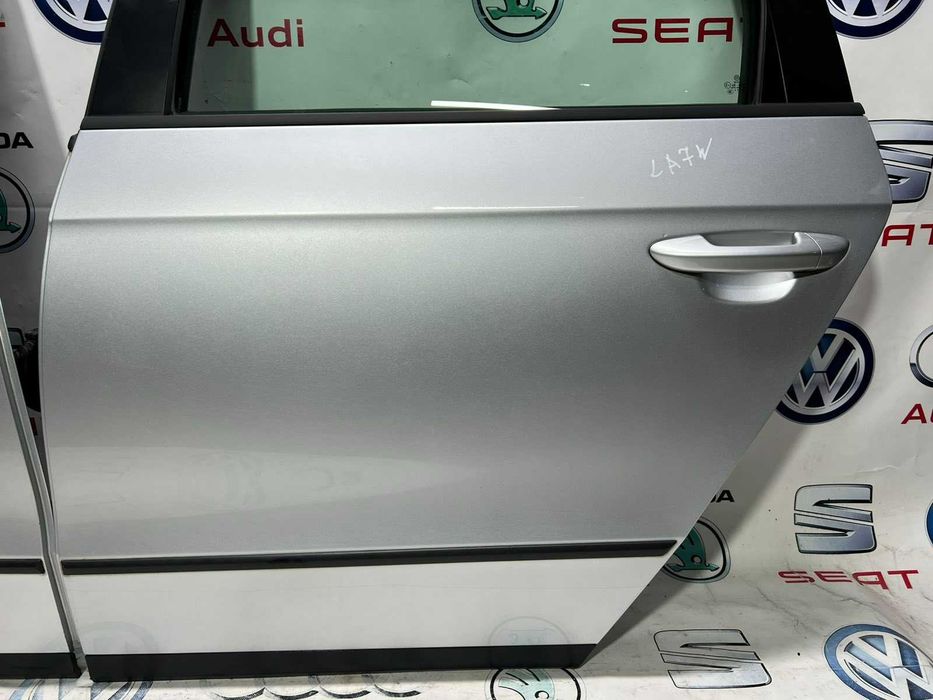 Двері задні універсал Volkswagen Passat B6 Пасат Б6 LA7W