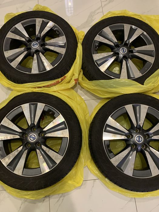 Оригінальні диски та шини на  Нісан Ліф r17