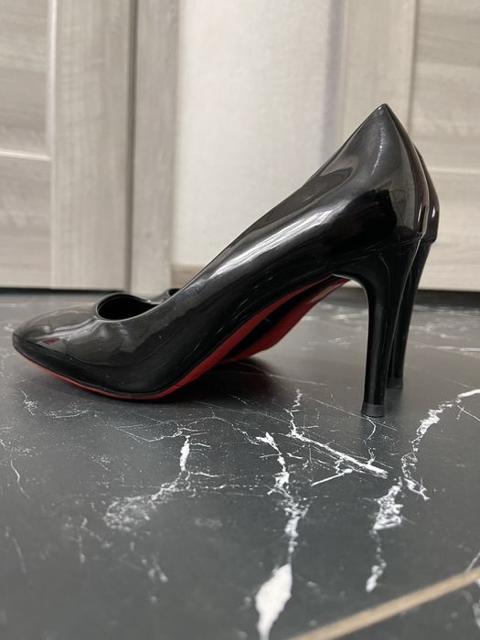 Туфли лодочки на шпильке