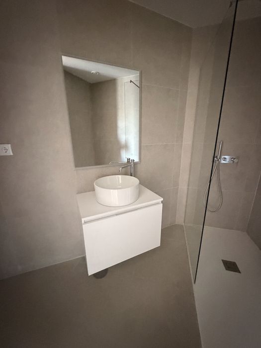 Apartamento com garagem e varanda - Polo Universitário