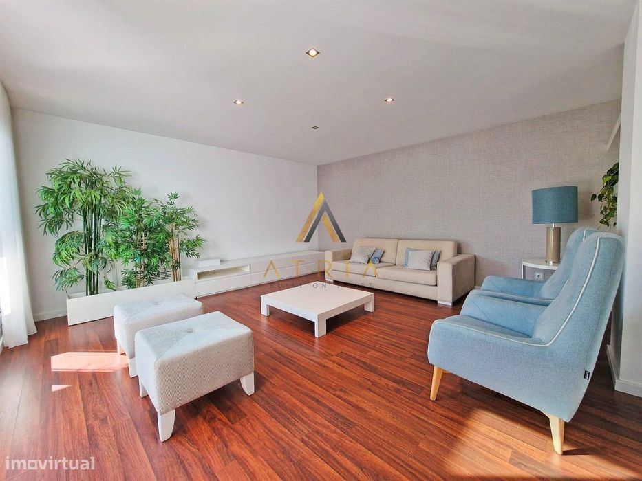 Apartamento T3 Duplex | Terraço | Garagem | Centro Leiria