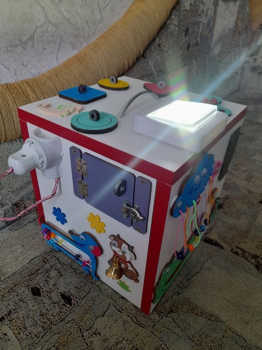 Продам дитячій розвиваючий бізікуб, великий розмір