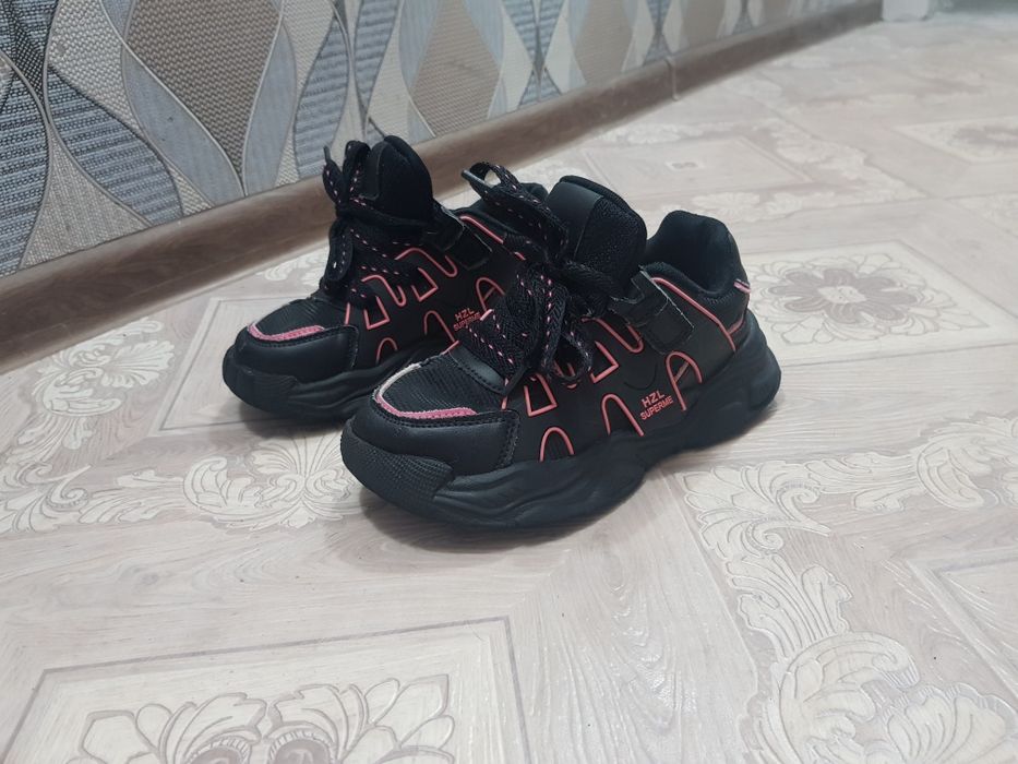 Продам кроссовки 33-34 размер