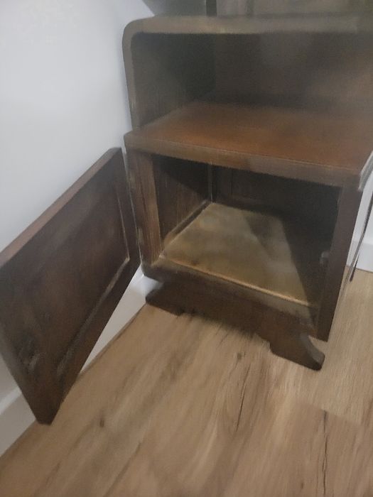 Mesinha de cabeceira antiga