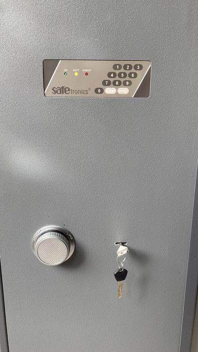 Сейф офисный Safetronics