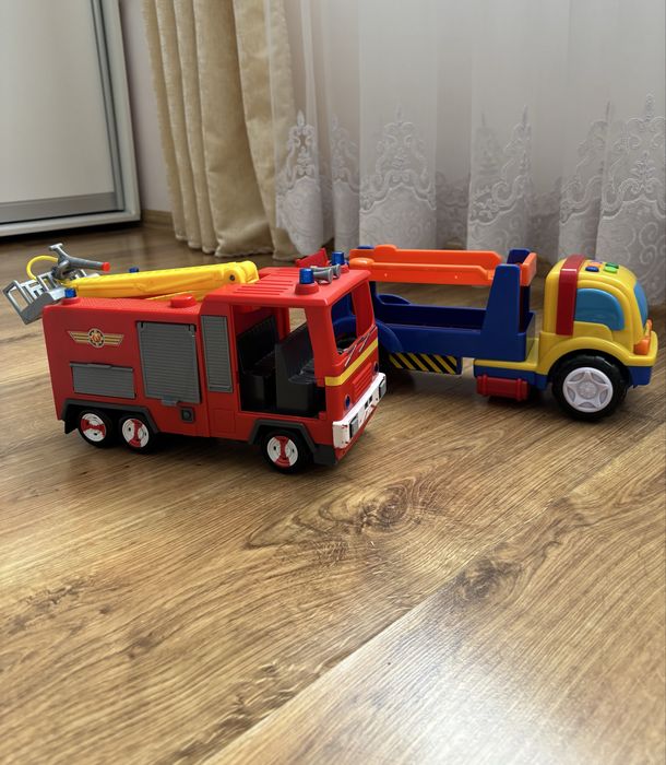 Пожежна машина та автовоз