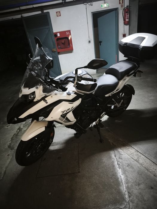 Moto Benelli TRK 502