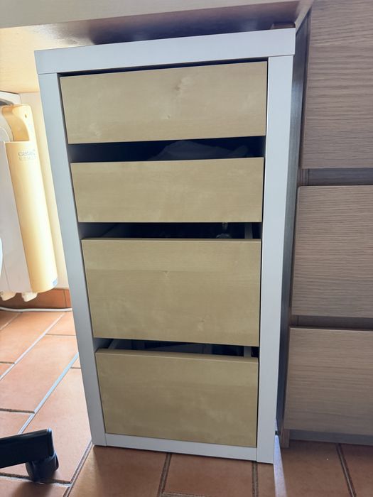 Movel cubos Ikea Kalax  combinação com secretaria e modulo de gavetas