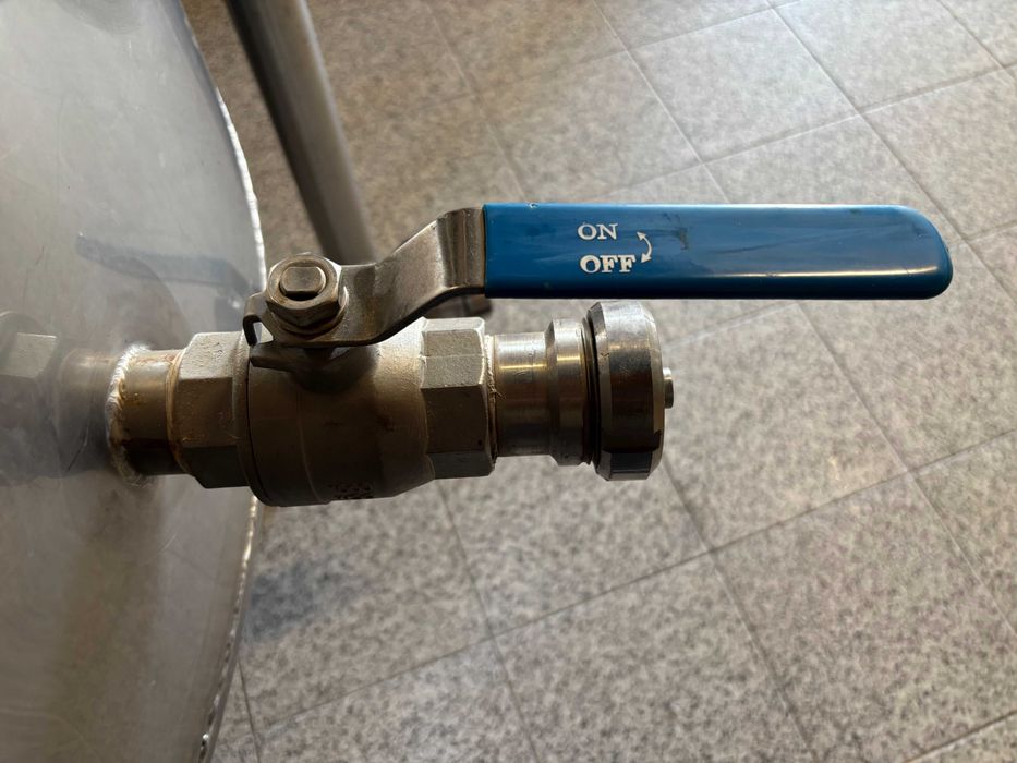 Cubas INOX 5,100 litros cada + Estrutura de Apoio