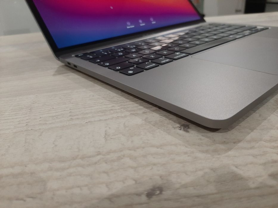 MacBook Pro 13" 2020 – 16 GB / 512 GB64354203206147122