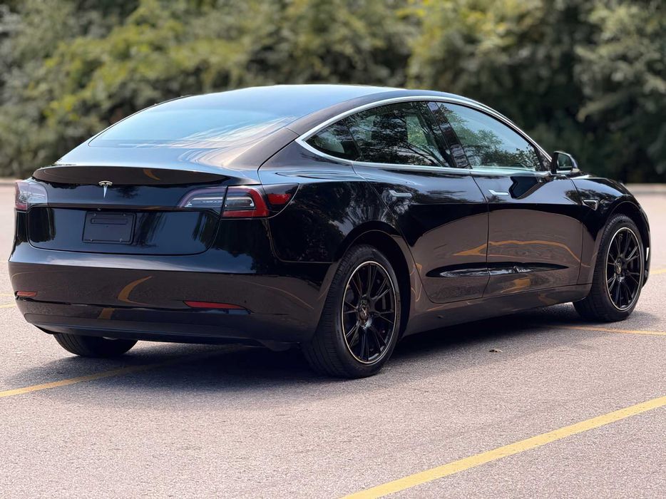 Tesla Model 3      2018