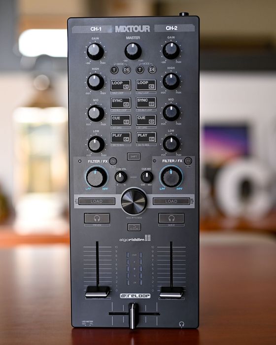 Reloop Mixtour – Algoriddim