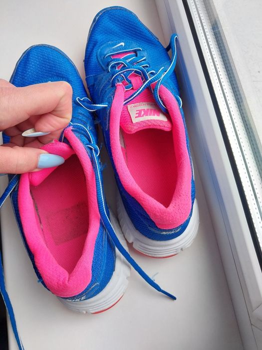 Кроссовки Nike женские