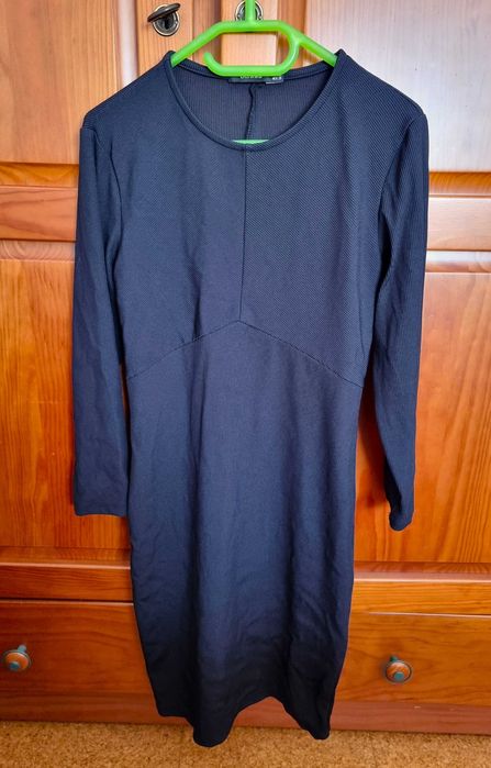 Vestido curto e justo preto Bershka, tamanho S