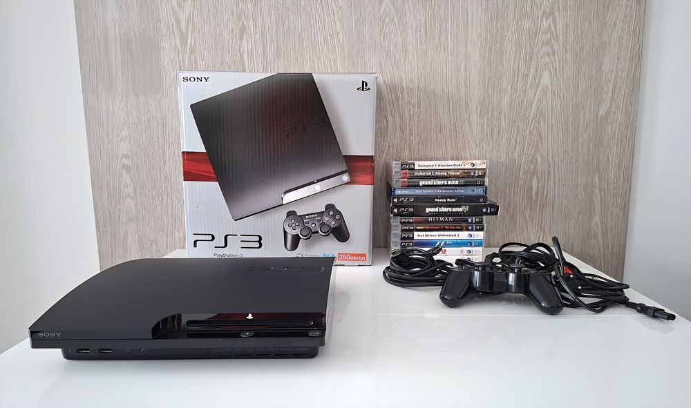 PS3 Slim 250 GB CECH-2004B + 12 gier + akcesoria+ GRATISY