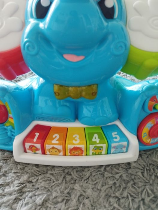 Elefante musical Clementoni