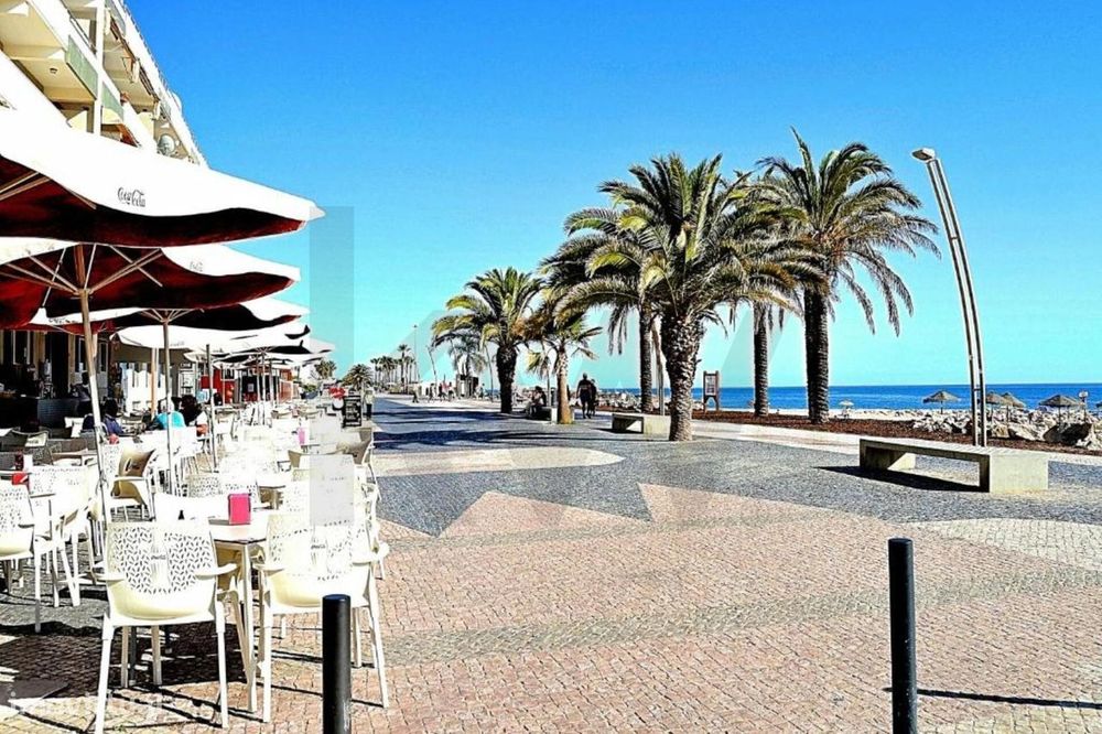 Restaurante renovado e em funcionamento no Edifício Valência em Quarte