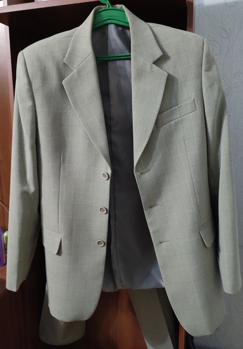 Продам чоловічий костюм