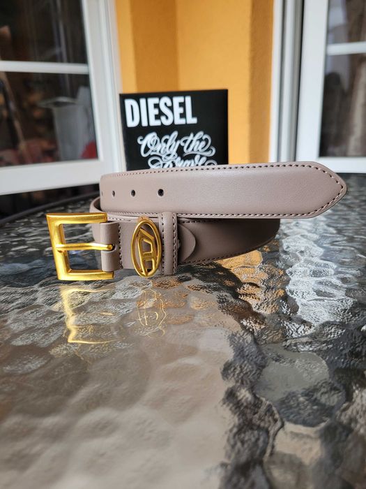 Szarobrązowy skórzany damski pasek Diesel 105 cm w kolorze taupe