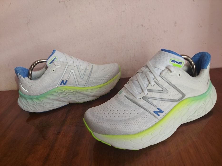 Кроссовки бігові фірми Кросівки NEW BALANCE Fresh Foam X More V4 hoka