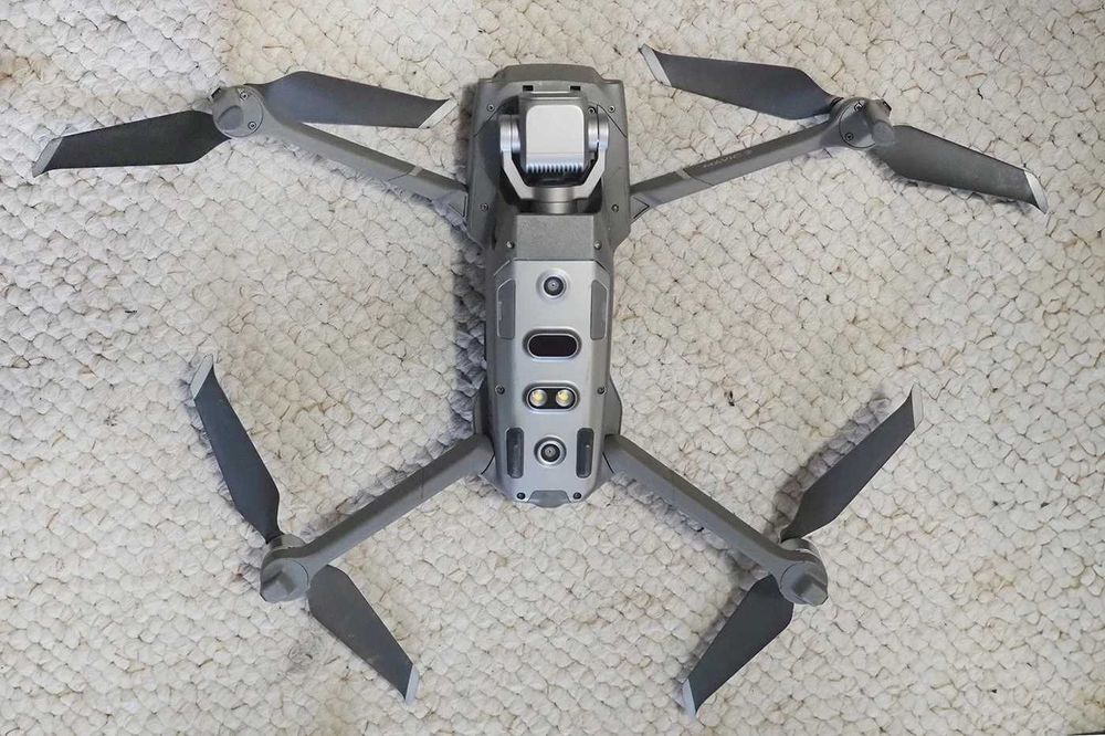 DJI Mavic 2 Pro Fly More Combo + Smart Controller + 4 Batteries + Parachute
