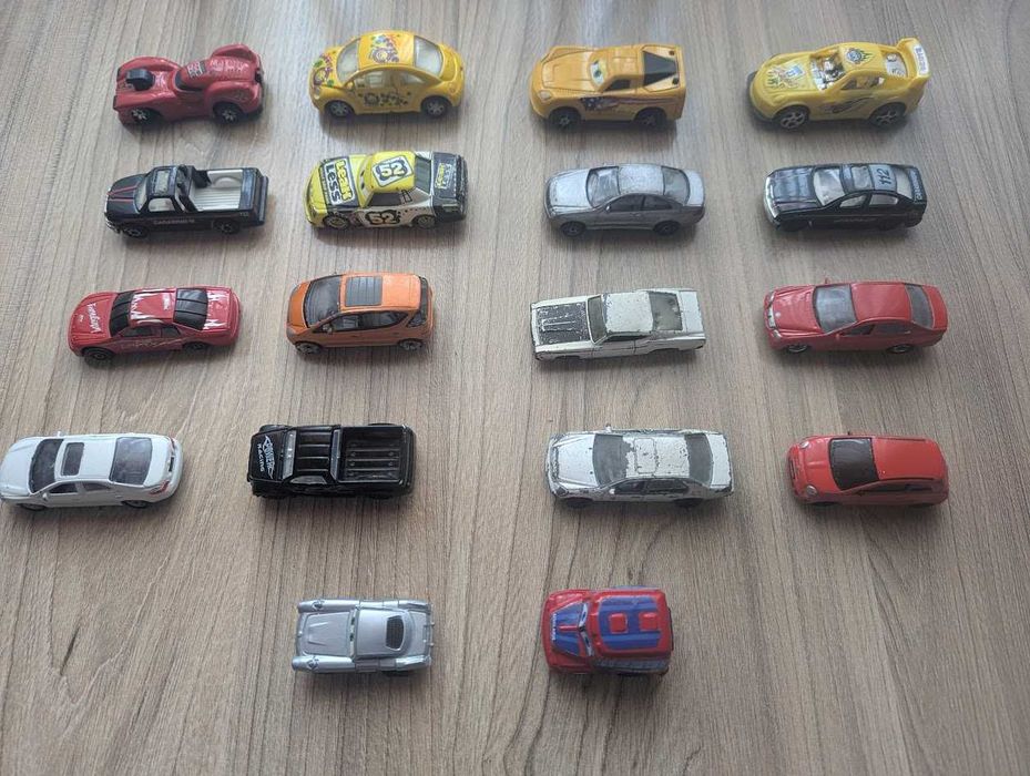 машинки ,  18 шт. машинки .