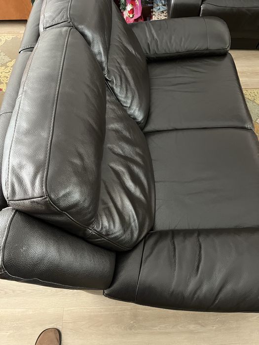 Sofá 2 lugares Chateaux d’Ax como novo em pele de cor preta