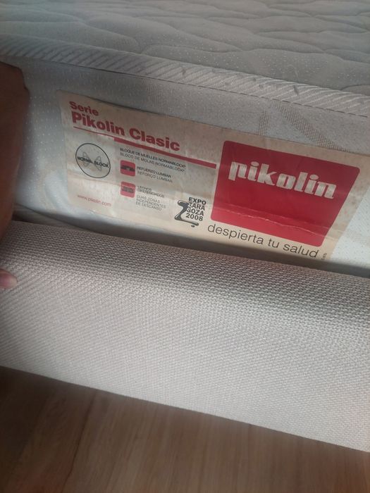 Conjunto de cama com gavetõe,  cómoda e secretária