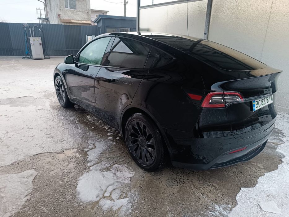 Tesla Y 2023 ПРОДАМ