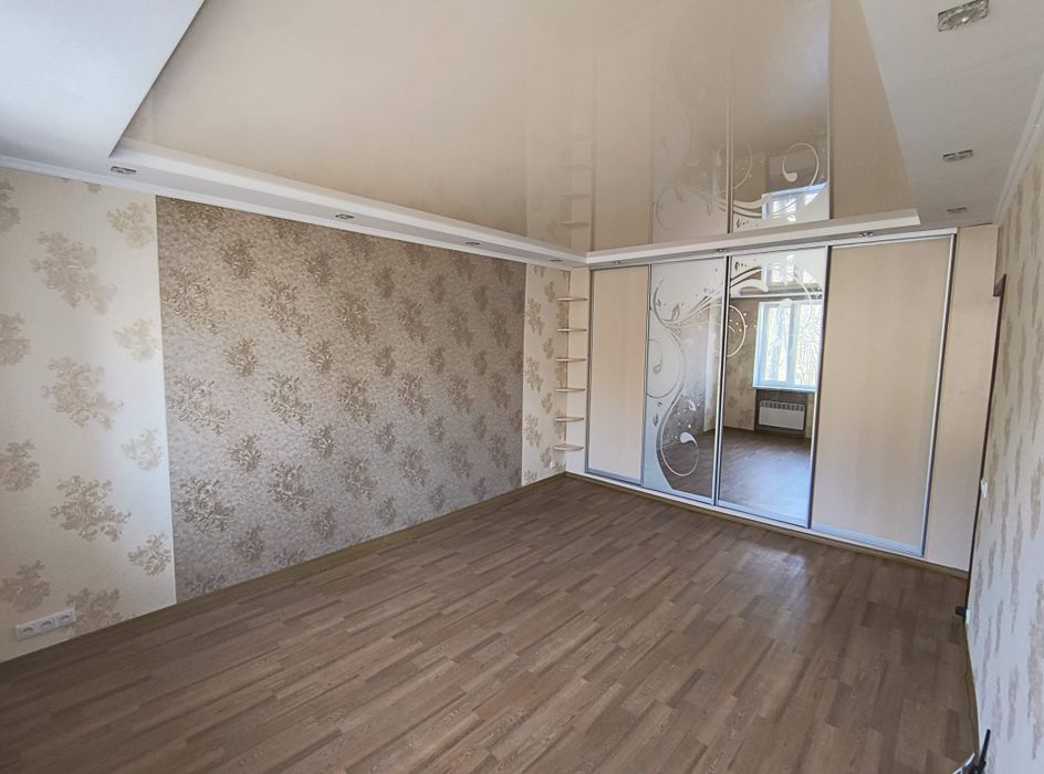 Продам 2 кімнатне приміщення в гуртожитку 38.6 кв.м. квартиру Харків Докучаївське