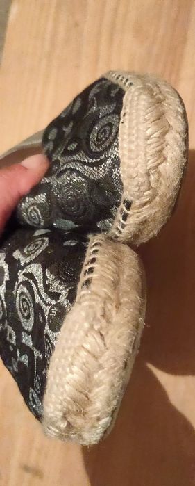 Venezia piękne skorzano-materialowe espadryle 38 oraz ksiazeczka Owady