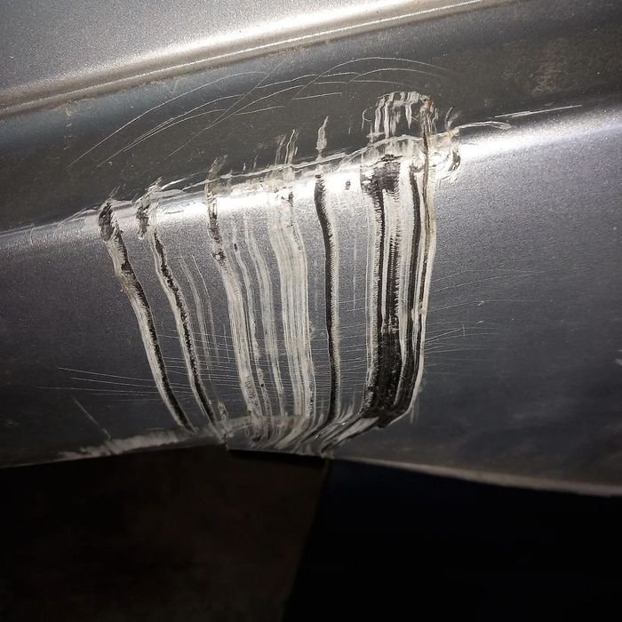 Para choques tras mitsubishi carisma ano 2002