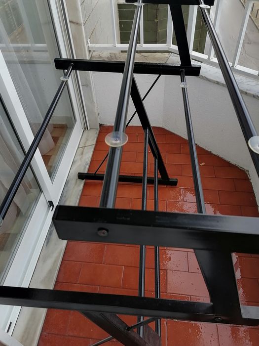 Escrivaninha ou mesa de sala com 2 vidros