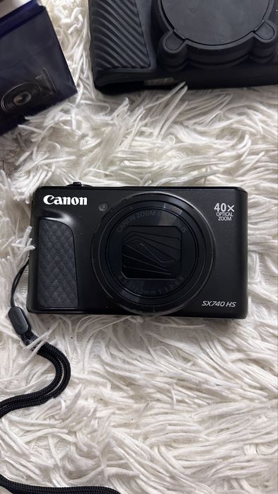 Продаю Canon SX740 HS