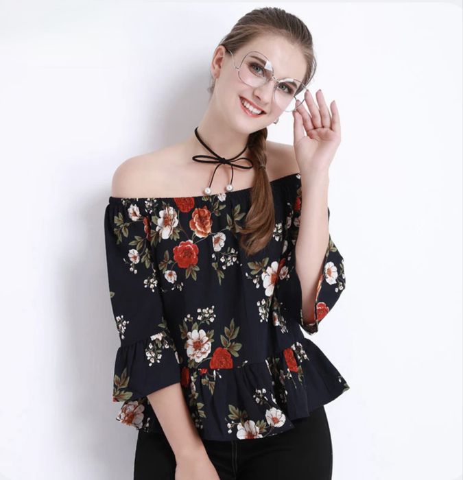 Блуза жіноча розмір S-M з відкритими плечима