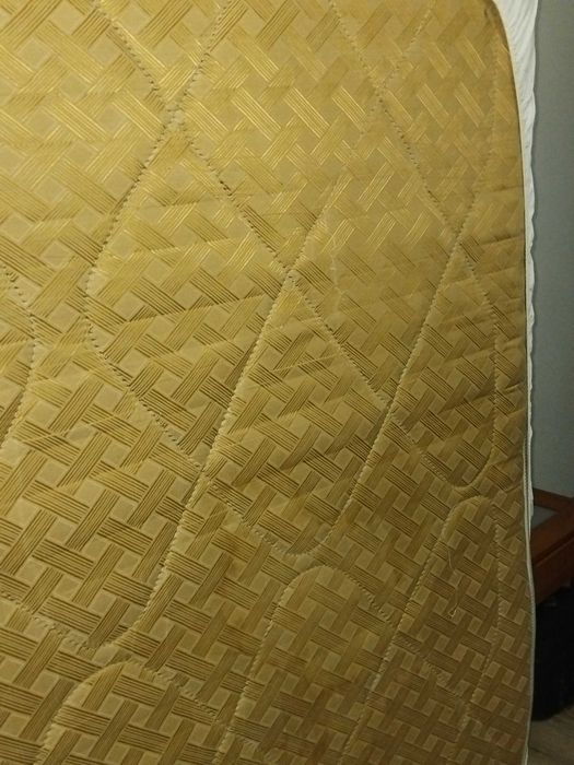 Estrado de casal/cama (140x185 cm) + Colchão (Oferta)