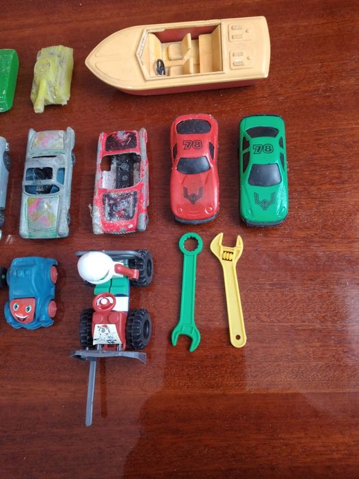 Дитячі іграшки, машинки