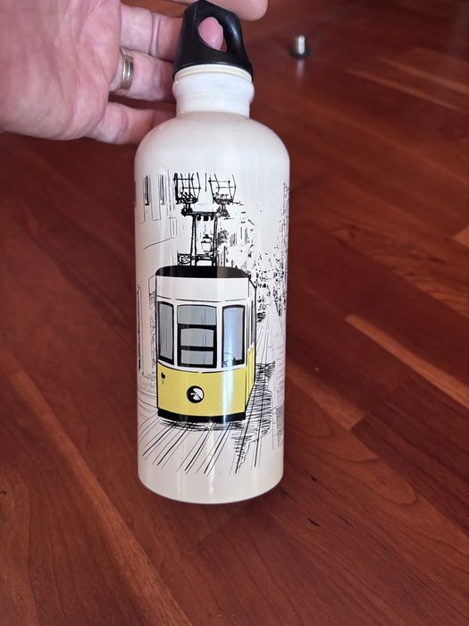 Garrafa SIGG Original Alumínio Prateada – Compacta 0,6L