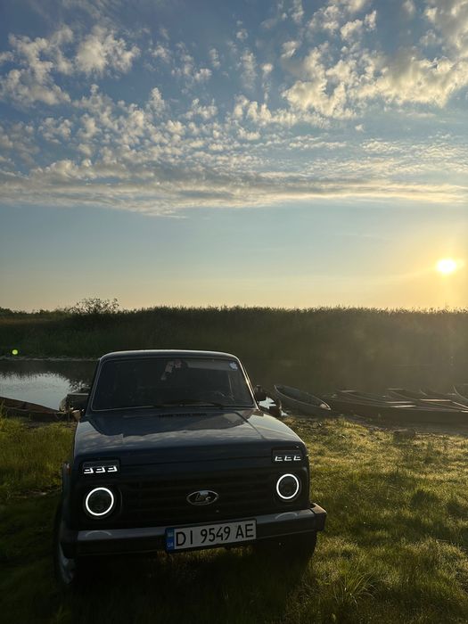 Автомобіль Нива 21214