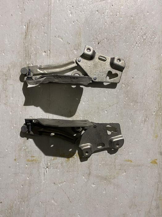 Петлі ( завіси капота) Sprinter 907, 910