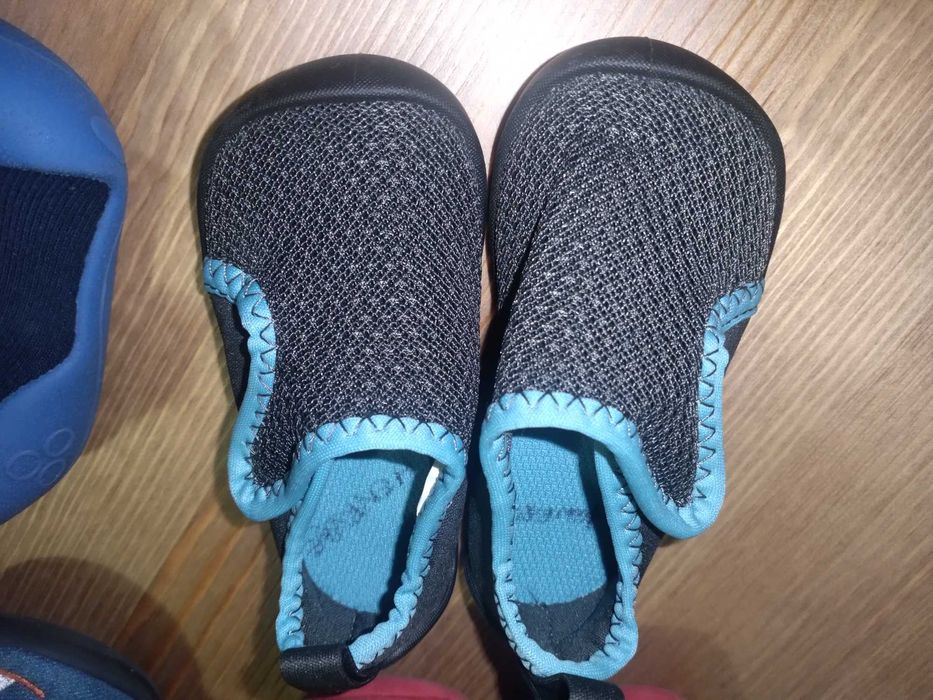 4 pares de pantufas de bebê