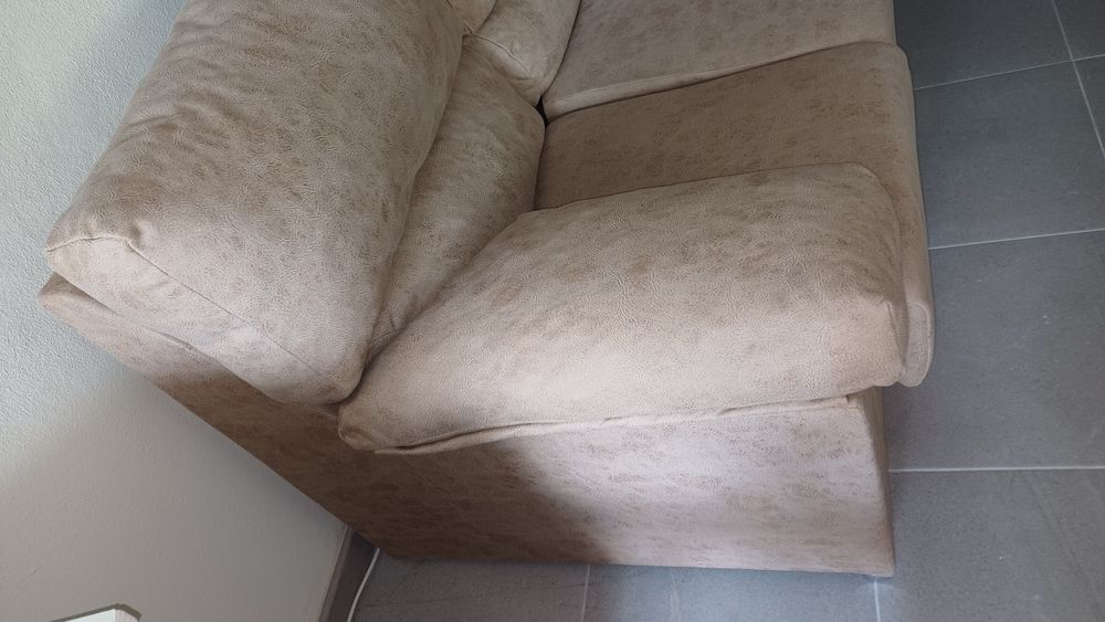 Sofá de dois lugares