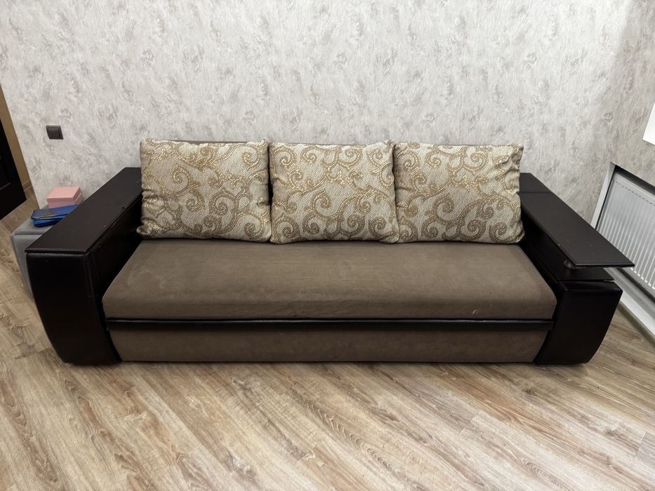 Диван в гарному  стані