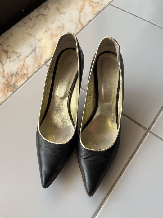 Sapatos de salto alto pretos