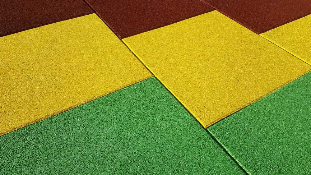 Płyty gumowe stabilizujące pod basen ogrodowy nawierzchnia pod basen