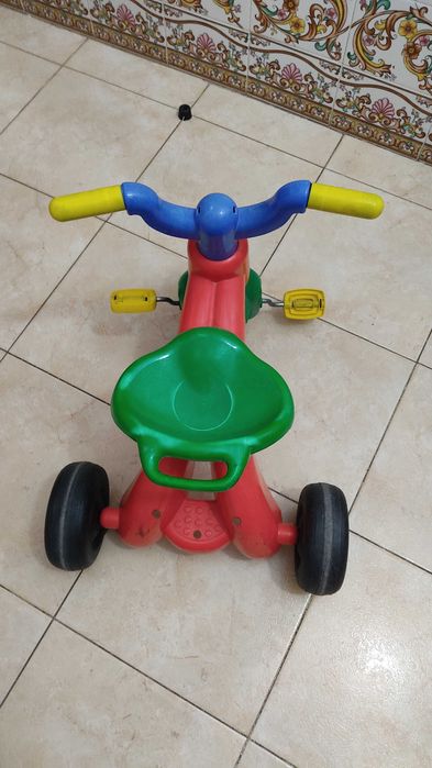 Triciclo para criança e outros brinquedos